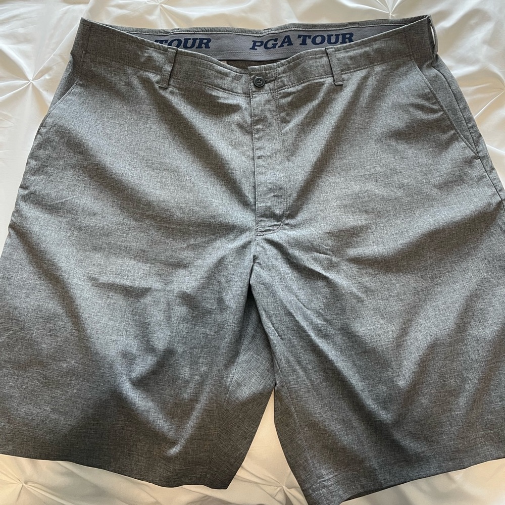 Men’s shorts. Size 40  only worn a few times. In perfect condition. PGA Tour